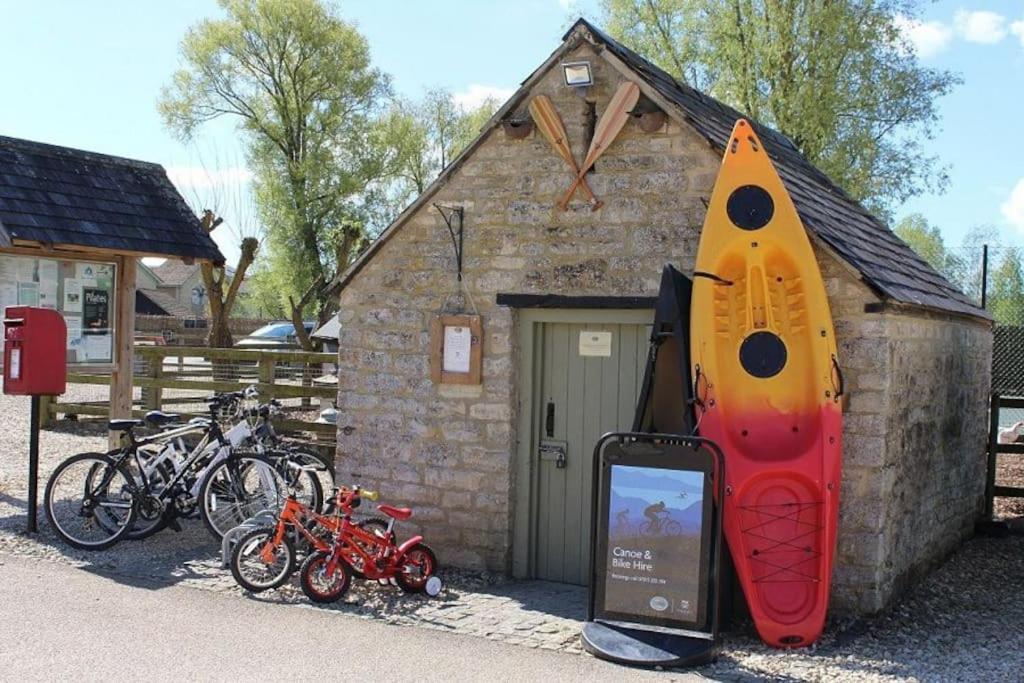 Blueberry Cottage - Lower Mill Estate Somerford Keynes ภายนอก รูปภาพ