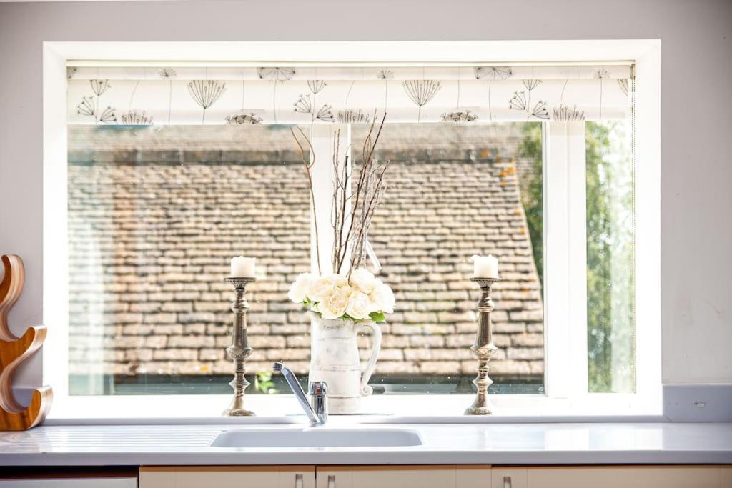 Blueberry Cottage - Lower Mill Estate Somerford Keynes ภายนอก รูปภาพ