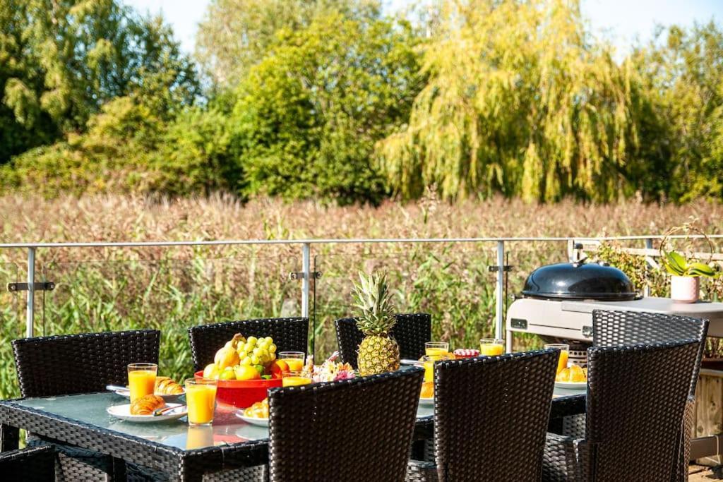 Blueberry Cottage - Lower Mill Estate Somerford Keynes ภายนอก รูปภาพ