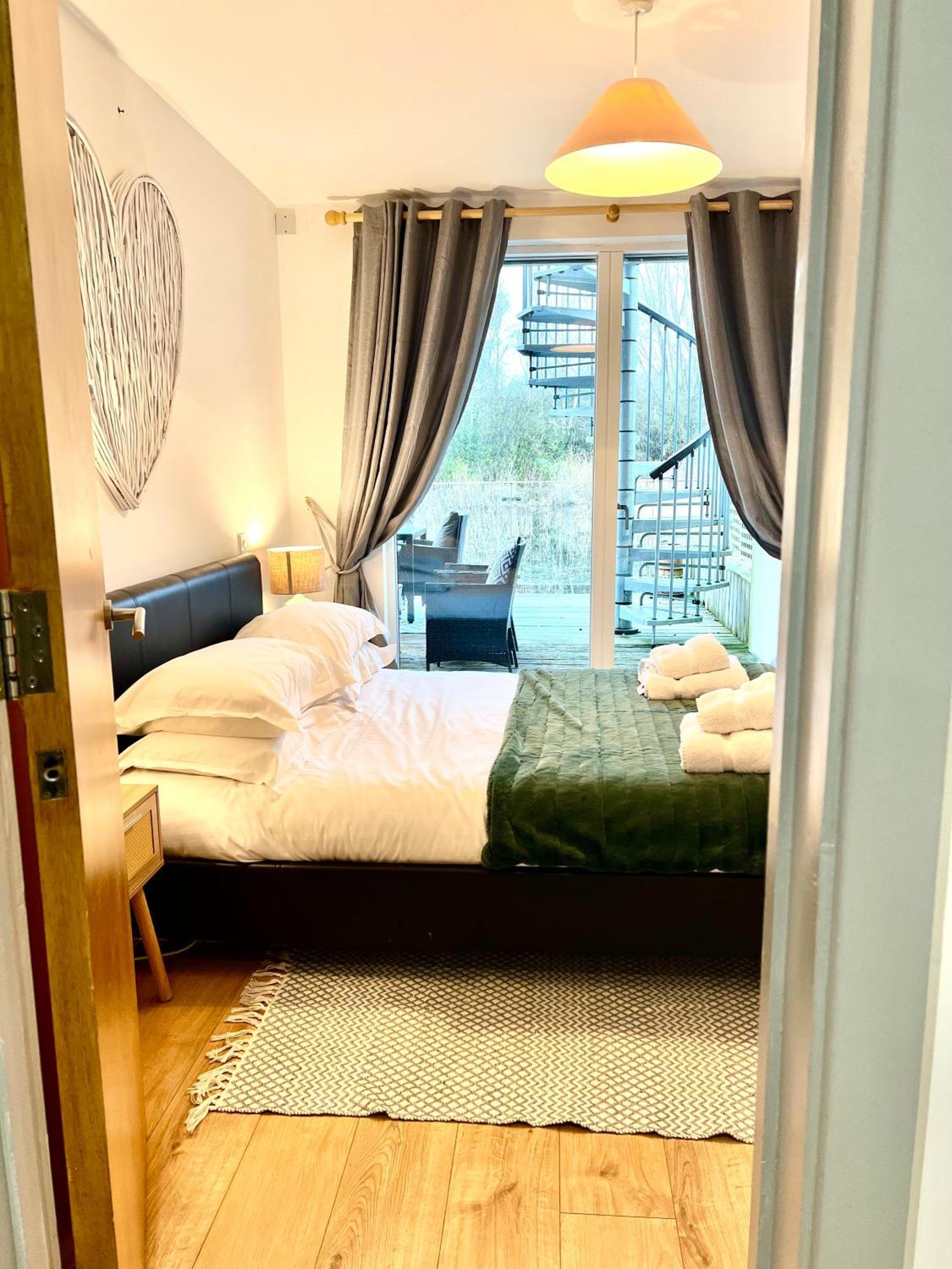 Blueberry Cottage - Lower Mill Estate Somerford Keynes ภายนอก รูปภาพ
